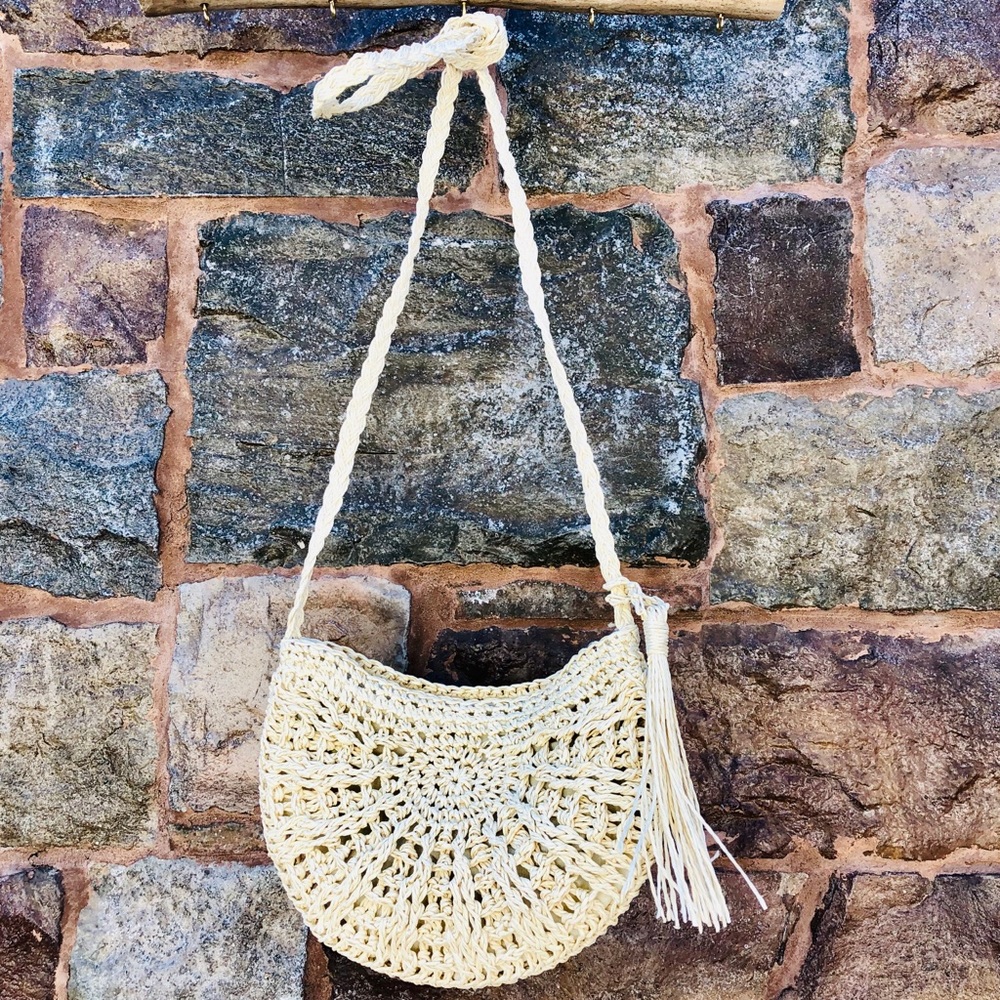 ✨WOVEN STRAW CRESCENT BOHO CROSSBODY BAG✨ - Picture 3 of 8